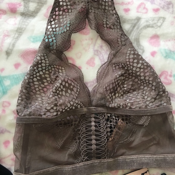 10 Brand new Victoria’s Secret size XS bralettes - Picture 5 of 8